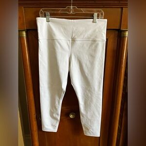 Athleta ultra high rise elation 7/8 leggings in white, Sz L, NWT